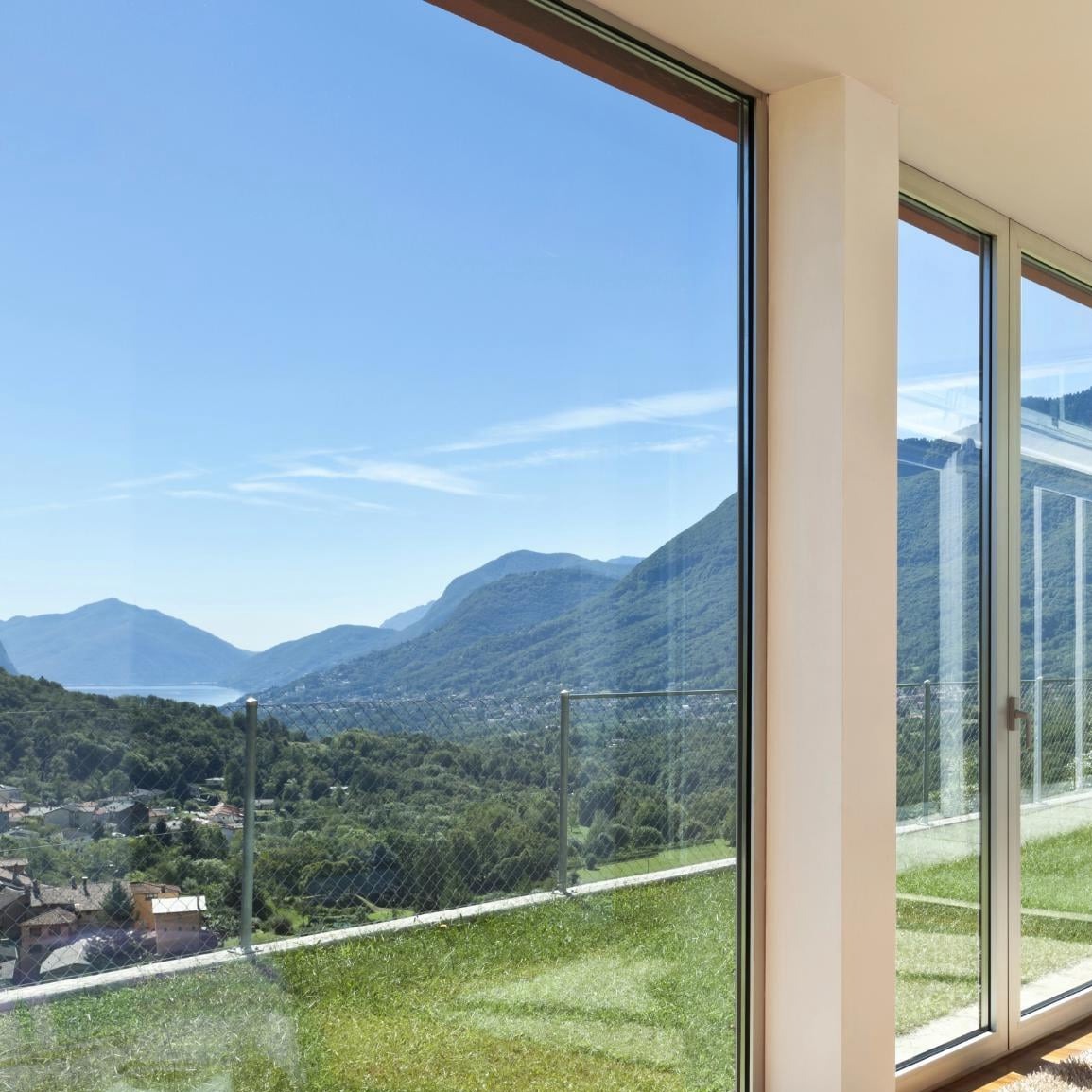 Vetrate *azione* *cosa* *dove*